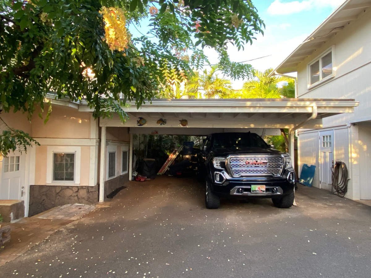 Outdoor carpentry project on Oʻahu